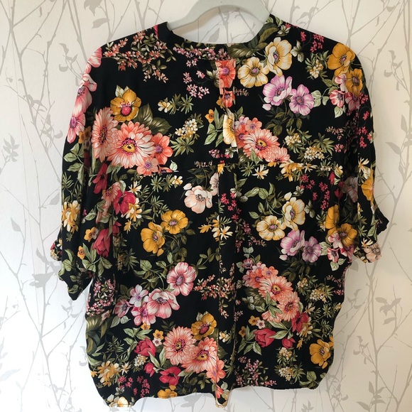 A set of Zara Flowing Floral Print Blouse - Picture 2 of 6